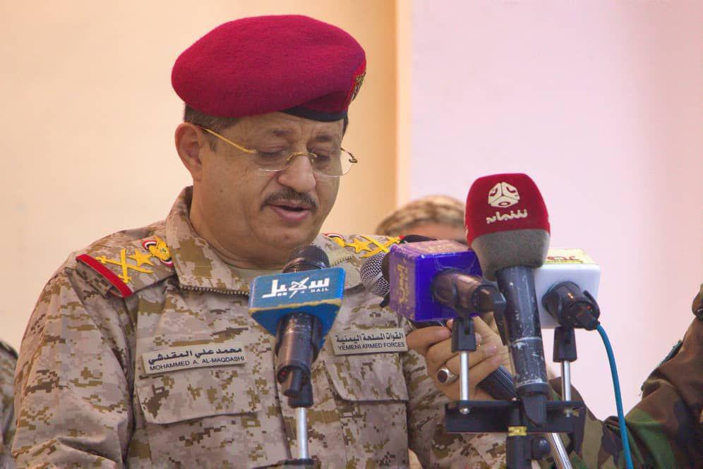 تصريح ناري لوزير الدفاع بعد أيام من توقيع اتفاق الرياض بين الحكومة اليمنية والانتقالي الجنوبي