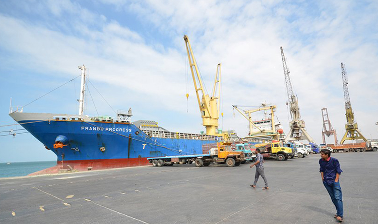 أثر على الأنشطة التجارية.. أقساط التأمين البحري تستنزف اقتصاد اليمن