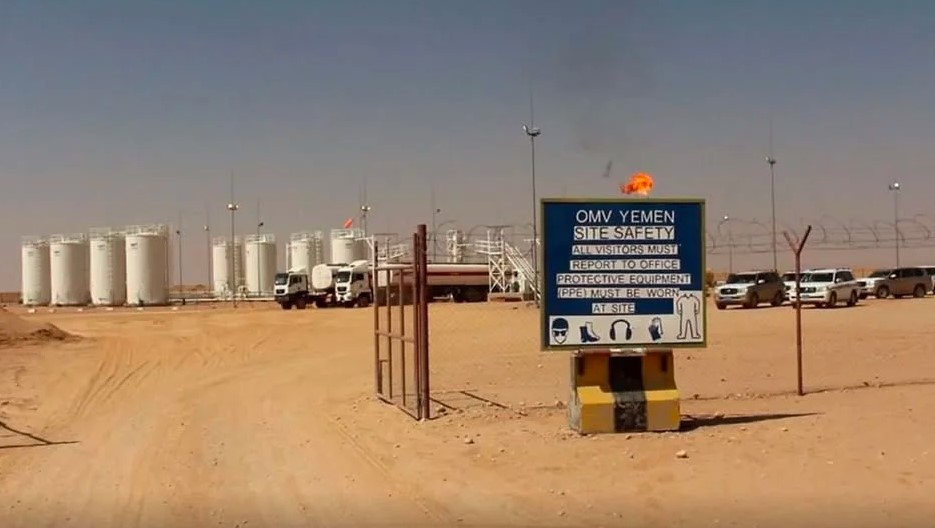شبوة.. تهديد بوقف ضخ النفط من قطاع العقلة لكهرباء عدن نتيجة تجاهل مطالب العاملين