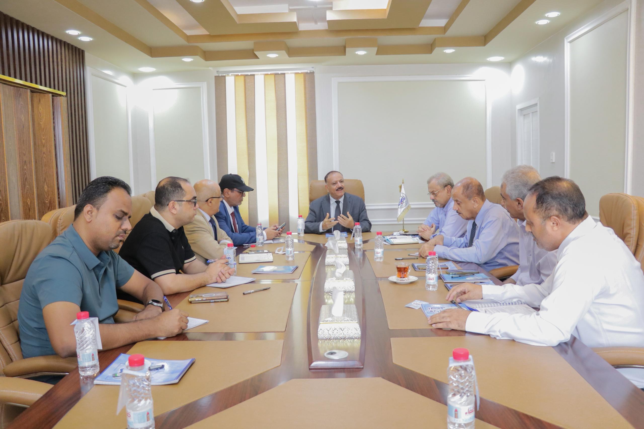عدن : وزير النقل يناقش ترتيبات تسريع تشغيل رحلات شركات الطيران الخاصة الاستثمارية