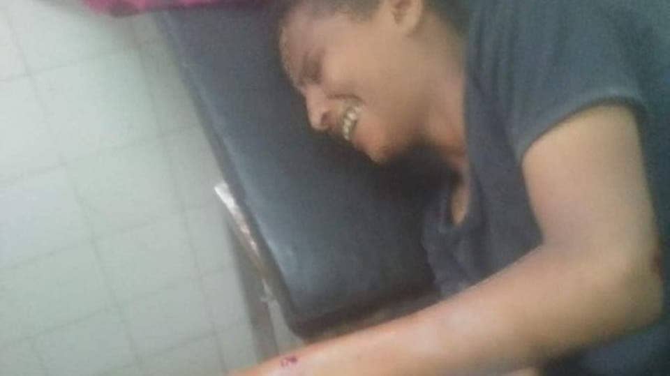 بعد أيام على جريمة طفلة الماء.. قناص حوثي يستهدف طفلا بتعز