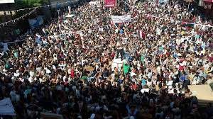 تعز : إغلاق محال الصرافة من قبل محتجون مطلبهم هو ... تفاصيل 