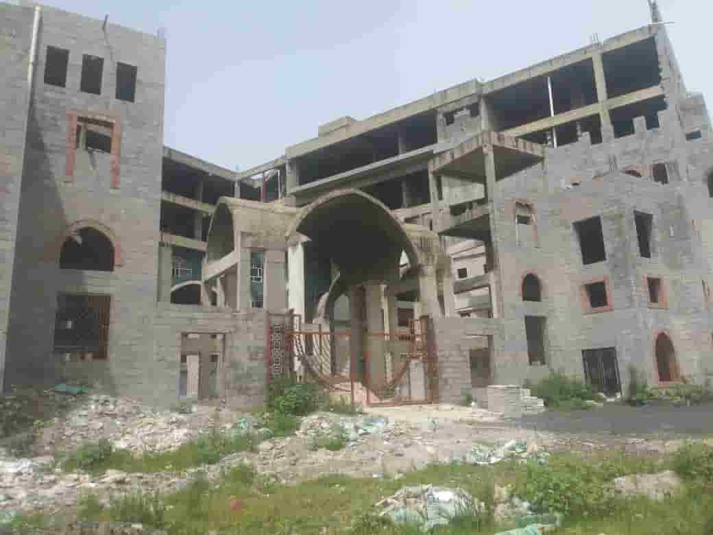 جامعة اب بناء متأخر 1