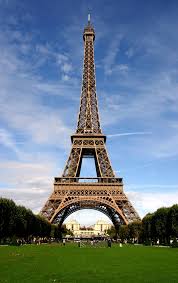 عقب تهديد بوجود قنبلة.. إخلاء برج إيفل في باريس