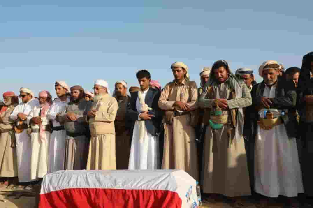 حضور رسمي وشعبي في تشييع جثمان فقيد الوطن الشيخ علي بن صالح شطيف بمأرب