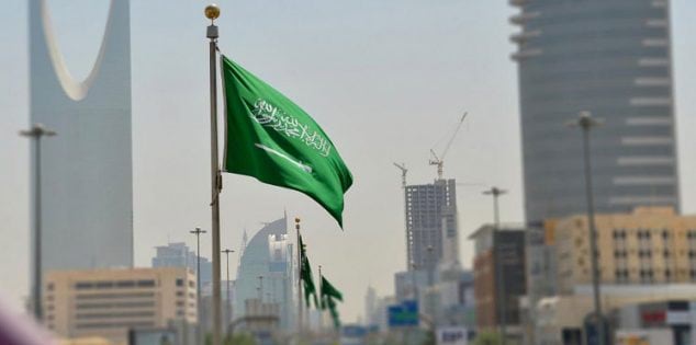 السلطات السعودية تعلن موعد حظر دخول المنشآت العامة والخاصة لغير المحصنين ضد كورونا