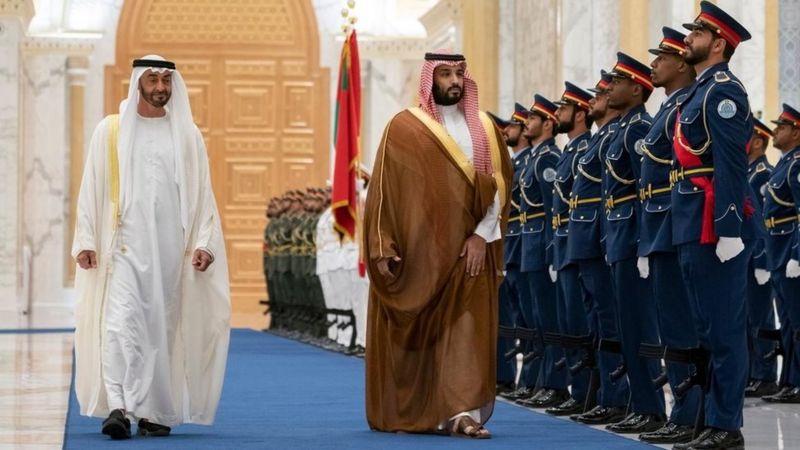 صحفيان سعوديان يهاجمان أبو ظبي  بشأن تعطيل إتفاق الرياض 