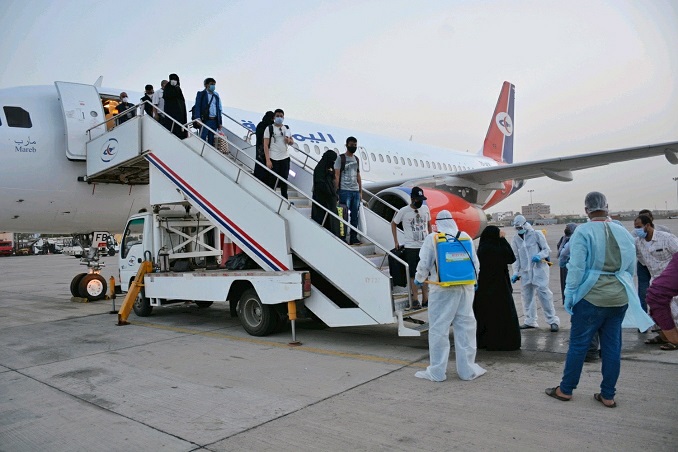 وصول الدفعة الثالثة من المواطنين اليمنيين العالقين في الهند إلى عدن 
