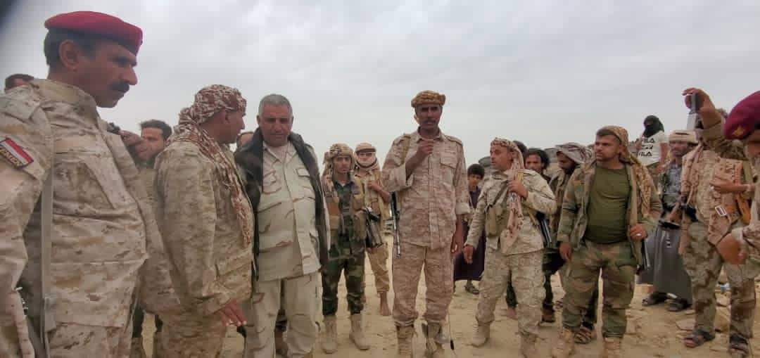 رئيس هيئة العمليات الحربية يتفقد قوات الجيش والمقاومة في جبهة رحبة مأرب