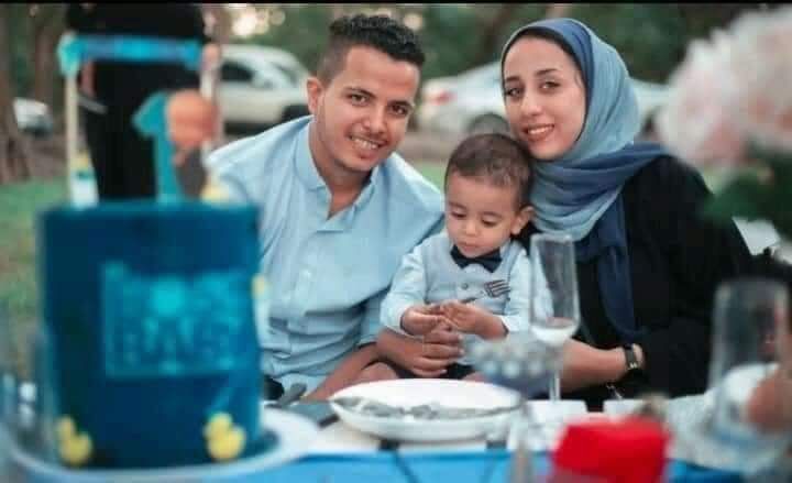 نجاة الصحفي محمود العتمي من انفجار استهدف سيارته ومقتل زوجته