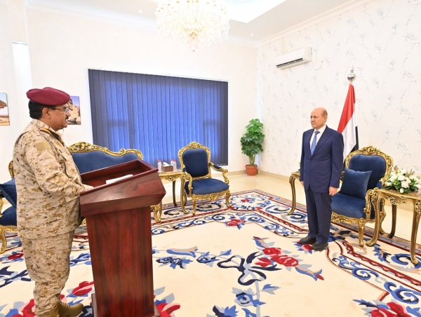 ثلاثة وزراء يؤدون اليمين الدستورية أمام العليمي