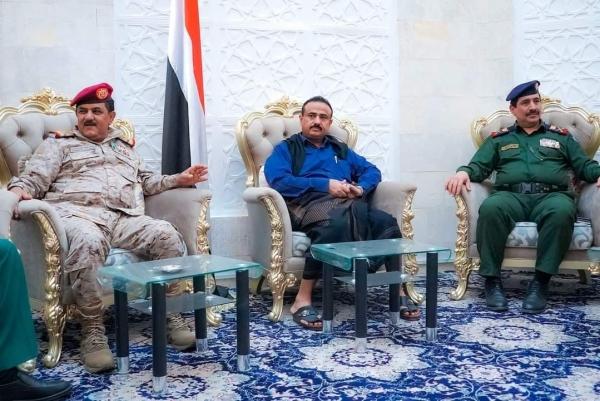 عقب وصولهما شبوة .. وزيرا الدفاع والداخلية يشددان على ضرورة الإسراع في معالجة تداعيات أحداث عتق