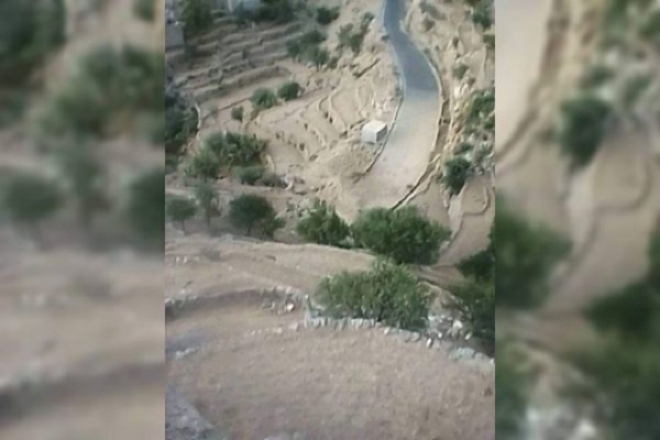 الحوثيون يفجرون جسراً في طريق بديلة تربط محافظتي تعز ولحج
