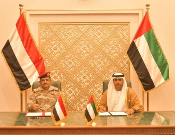 وزير الدفاع يوقع "اتفاقية غامضة" مع الإمارات تحت مسمى "محاربة الإرهاب"