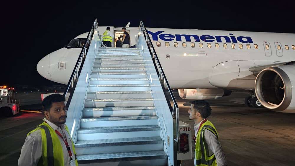 وصول طائرة اليمنية الجديدة "حمير" إلى مطار عدن الدولي