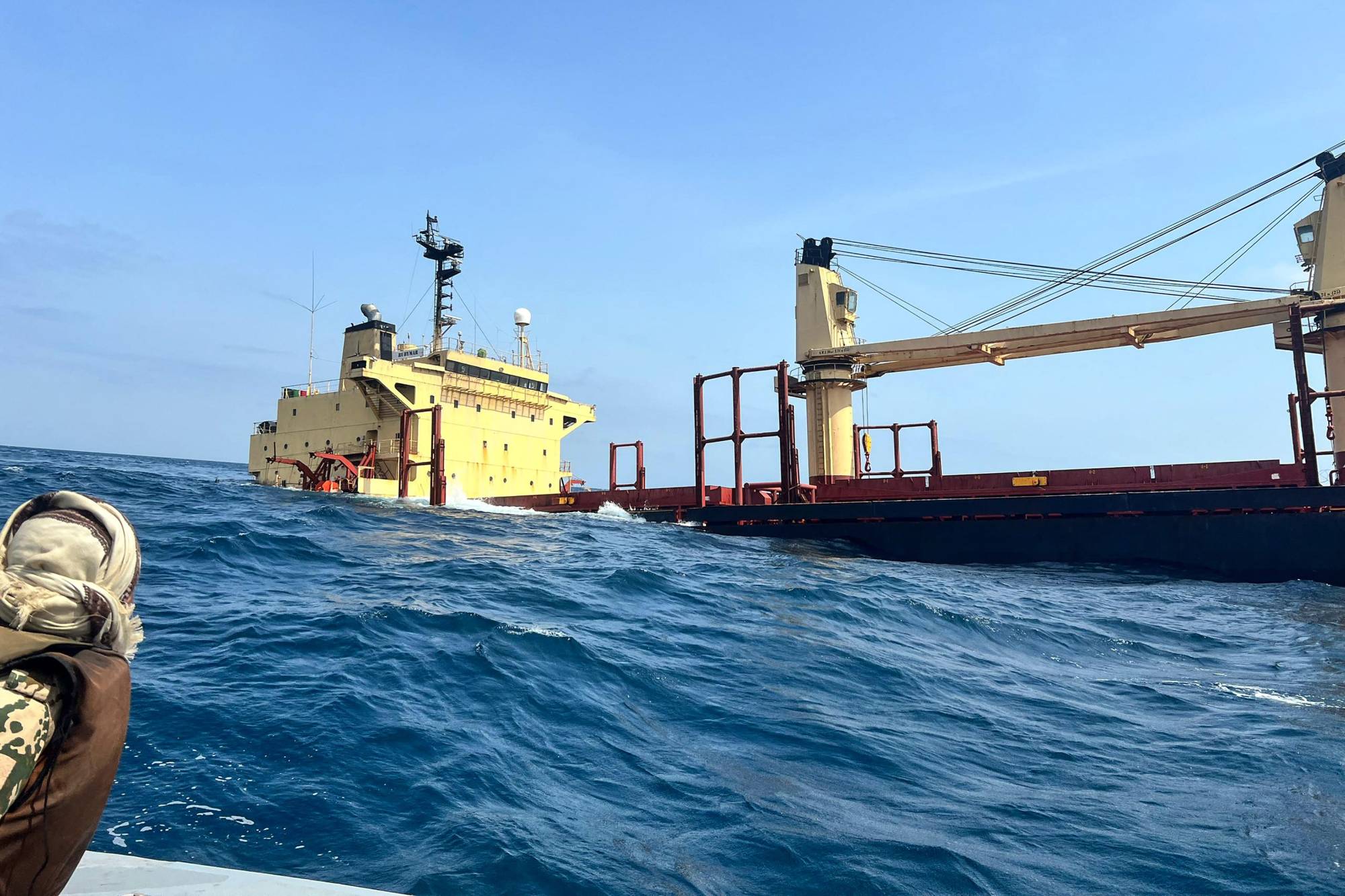 خلية الازمة تعلن غرق السفينة "روبيمار" قبالة السواحل اليمنية