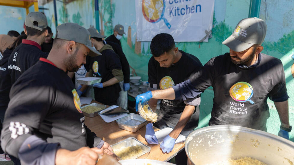 "المطبخ المركزي العالمي" يعلن وقف عملياته بعد مقتل فريقه الدولي في غزة